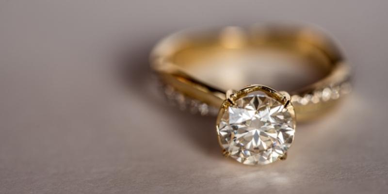 Read more about the article Does Moissanite Look Fake ? Here’s How It Can Happen