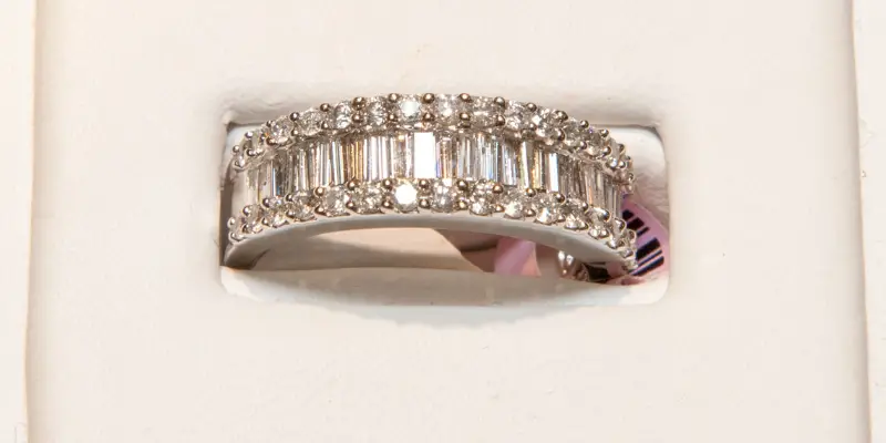 Read more about the article Baguette Diamonds & How They Work In Jewelry
