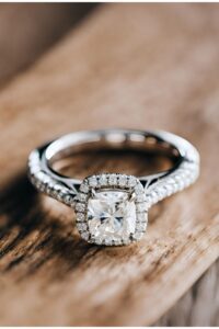 Read more about the article 15 Unique Cushion Cut Diamond Engagement Rings